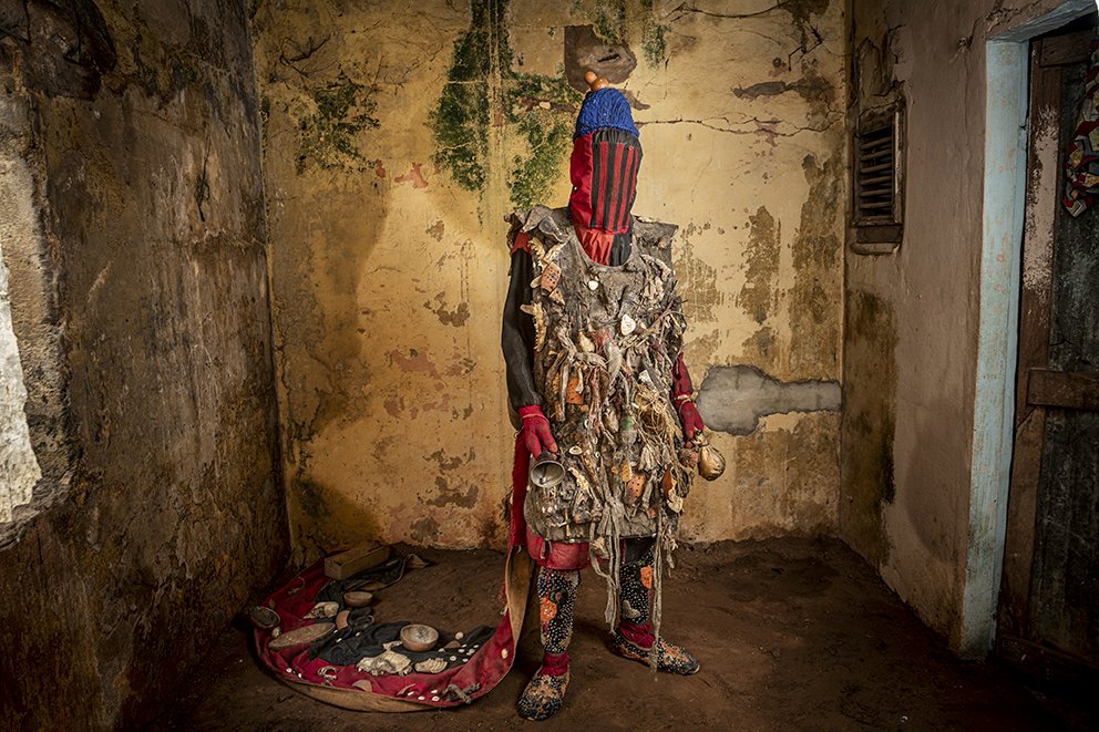 jcmos's tweet photo. #Sony World Photography Awards,  les résultats sont maintenant officiels. Mes dernières photos sur le  culte des ancêtres au #Bénin arrivent troisième dans la catégorie  "portrait". Une exposition avec les images de tous les lauréats se tient  à Londres.#afrique https://t.co/W4X6YSoBIL