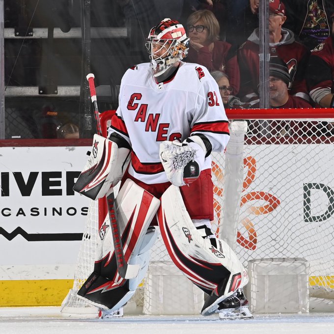 Antti Raanta looks to his blocker side circle during the team’s win over Arizona in early March.