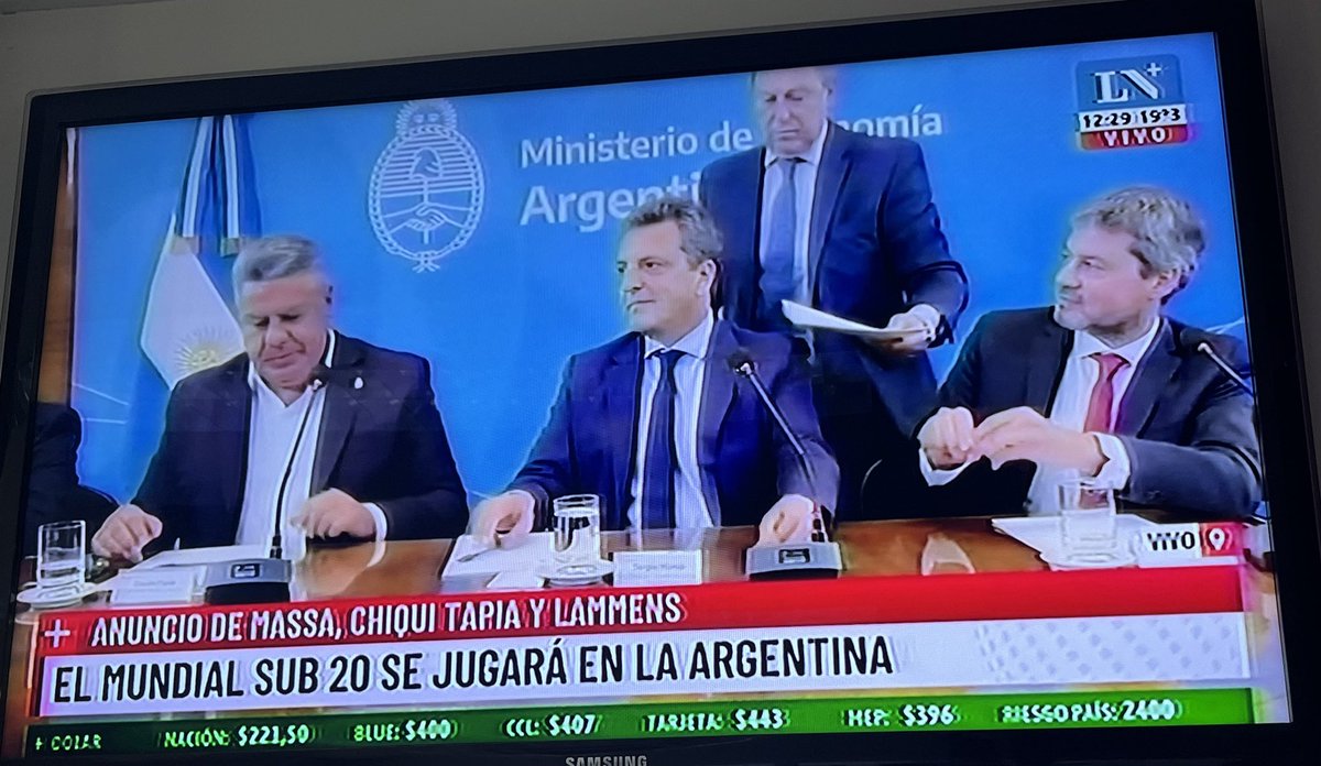 ⚠️ES JODA NO?? 
ESTAMOS SUMERGIDOS EN LA INFLACIÓN MÁS ALTA EN AÑOS Y LA ECONOMÍA ES UN DESASTRE ! Pero el panqueque de <a href="/SergioMassa/">Sergio Massa</a> aparece para anunciar un mundia? 🤣PAN Y CIRCO!!! 🤦🏻‍♂️🃏#tugo #inflacion #basta  <a href="/alferdez/">Alberto Fernández</a> #CaballeroDeDia #QueSeVayanTodos <a href="/JonatanViale/">Jonatan Viale</a>