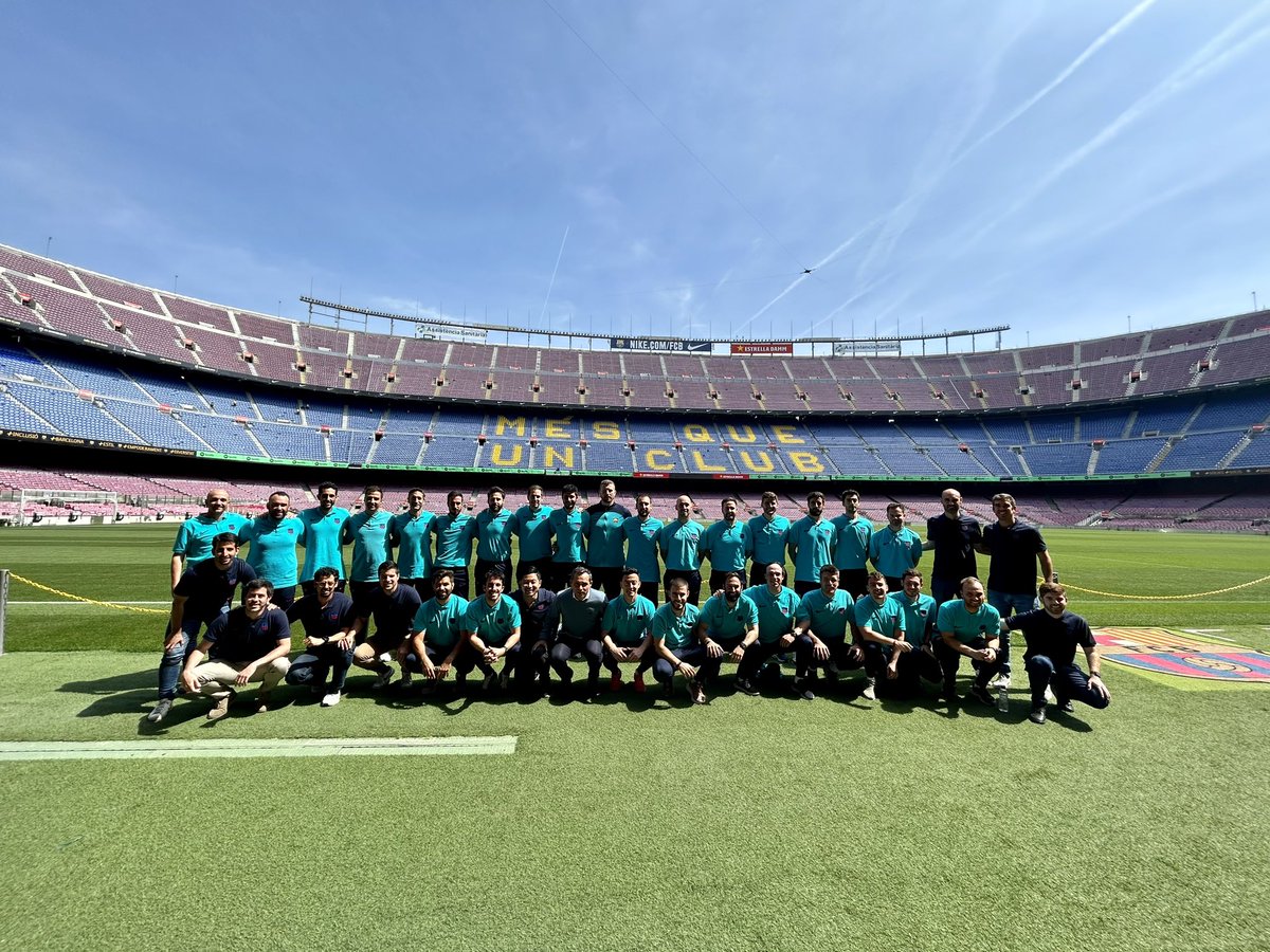 Alex_10AM's tweet photo. Días de ⚽️ @BarcaAcademy https://t.co/XiwnThzpn8