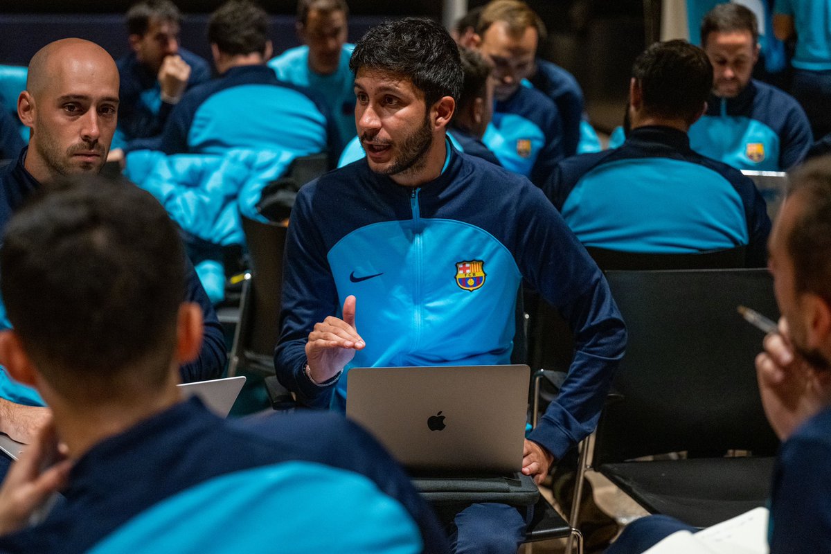 Alex_10AM's tweet photo. Días de ⚽️ @BarcaAcademy https://t.co/XiwnThzpn8