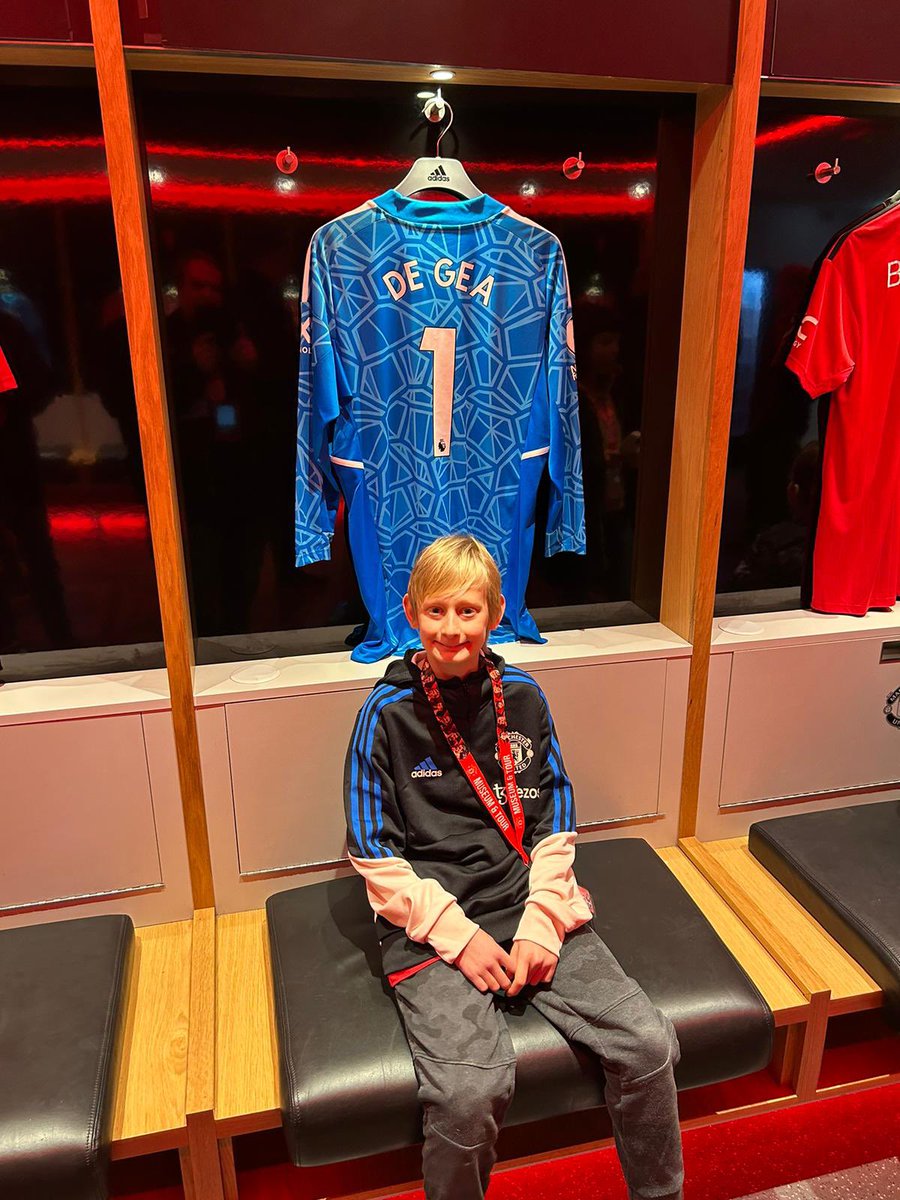 Had a brill day at <a href="/ManUtd/">Manchester United</a> tour for his 13th ❤️❤️@HschPe <a href="/RigbyHsch/">Rigby Hall School</a>