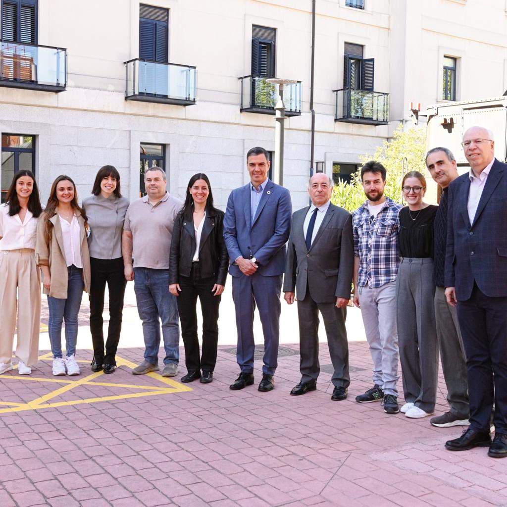 El Presidente del Gobierno y la Ministra de Ciencia e Innovación han visitado el <a href="/uc3mRoboticsLab/">uc3mRoboticsLab</a> y se han interesado por nuestros avances en robótica inteligente. La I+D es el futuro!   <a href="/sanchezcastejon/">Pedro Sánchez</a> <a href="/DianaMorantR/">Diana Morant</a> <a href="/uc3m/">UC3M</a> <a href="/ciencia_uc3m/">Divulga UC3M</a> #ciencia #robotica