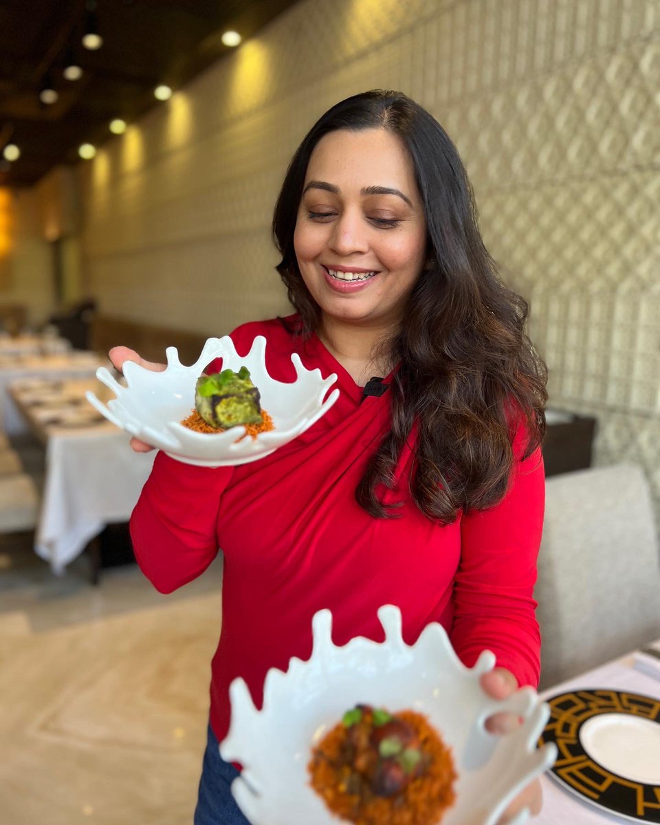 sugarspicenice8's tweet image. Dining at @MasalaLibrary so there&apos;s definitely gotta be a photo dump 😀 Head over to @sugarspiceniceindia YouTube channel to know all about the different courses that I enjoyed here. Link 🎥 youtu.be/953KTl6ELss
.
.
.
.
.
#masalalibrary #jiggskalra #finedining #mumbai