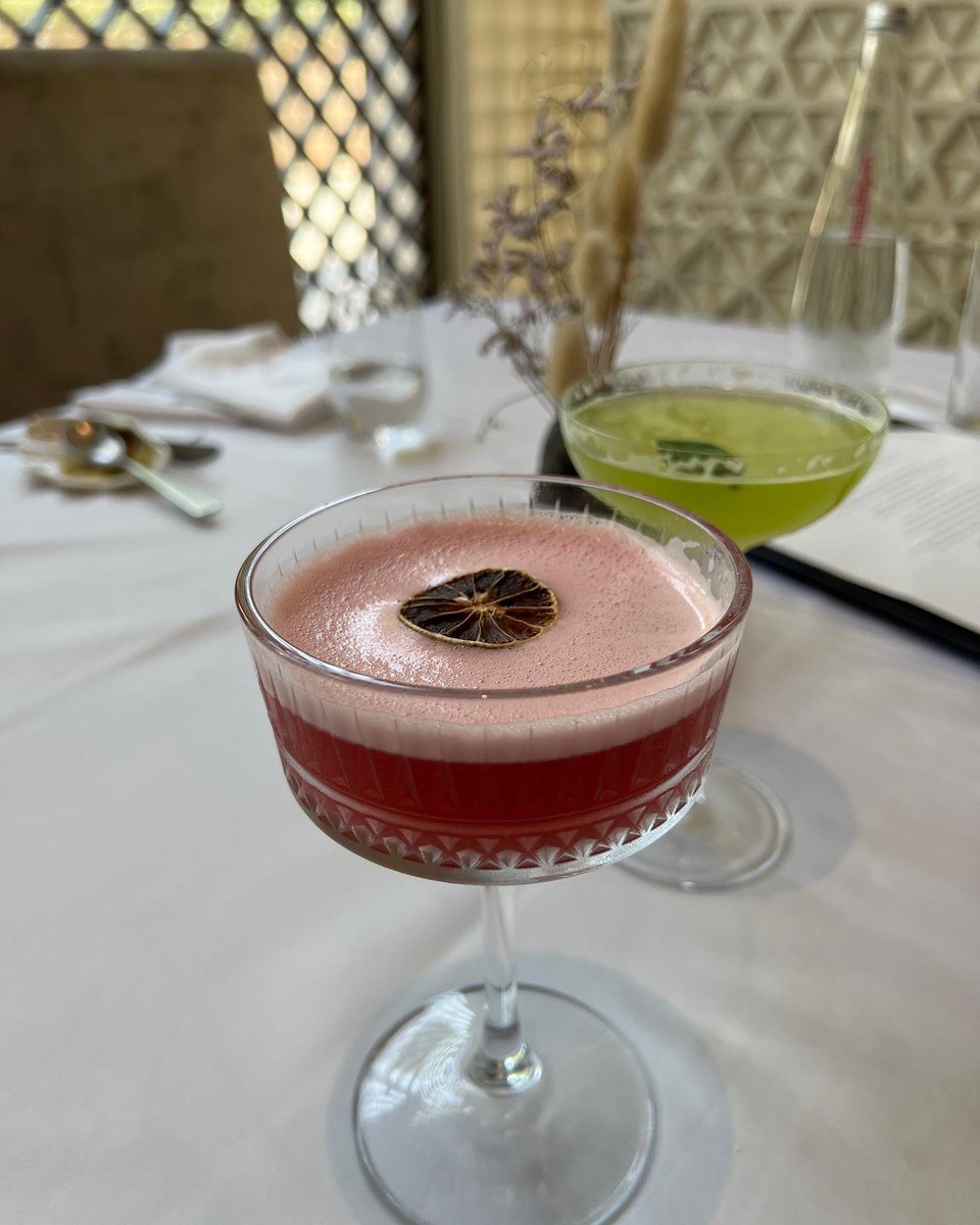 sugarspicenice8's tweet image. Dining at @MasalaLibrary so there&apos;s definitely gotta be a photo dump 😀 Head over to @sugarspiceniceindia YouTube channel to know all about the different courses that I enjoyed here. Link 🎥 youtu.be/953KTl6ELss
.
.
.
.
.
#masalalibrary #jiggskalra #finedining #mumbai