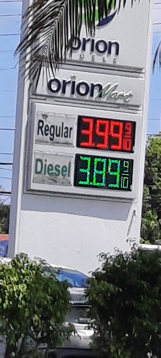 joeluv007's tweet photo. Geez thanks DEMOCRATS and all of your wonderful policies. Under Biden I have been able to save enough money to buy FREE AIR. https://t.co/xCivJYSCV2