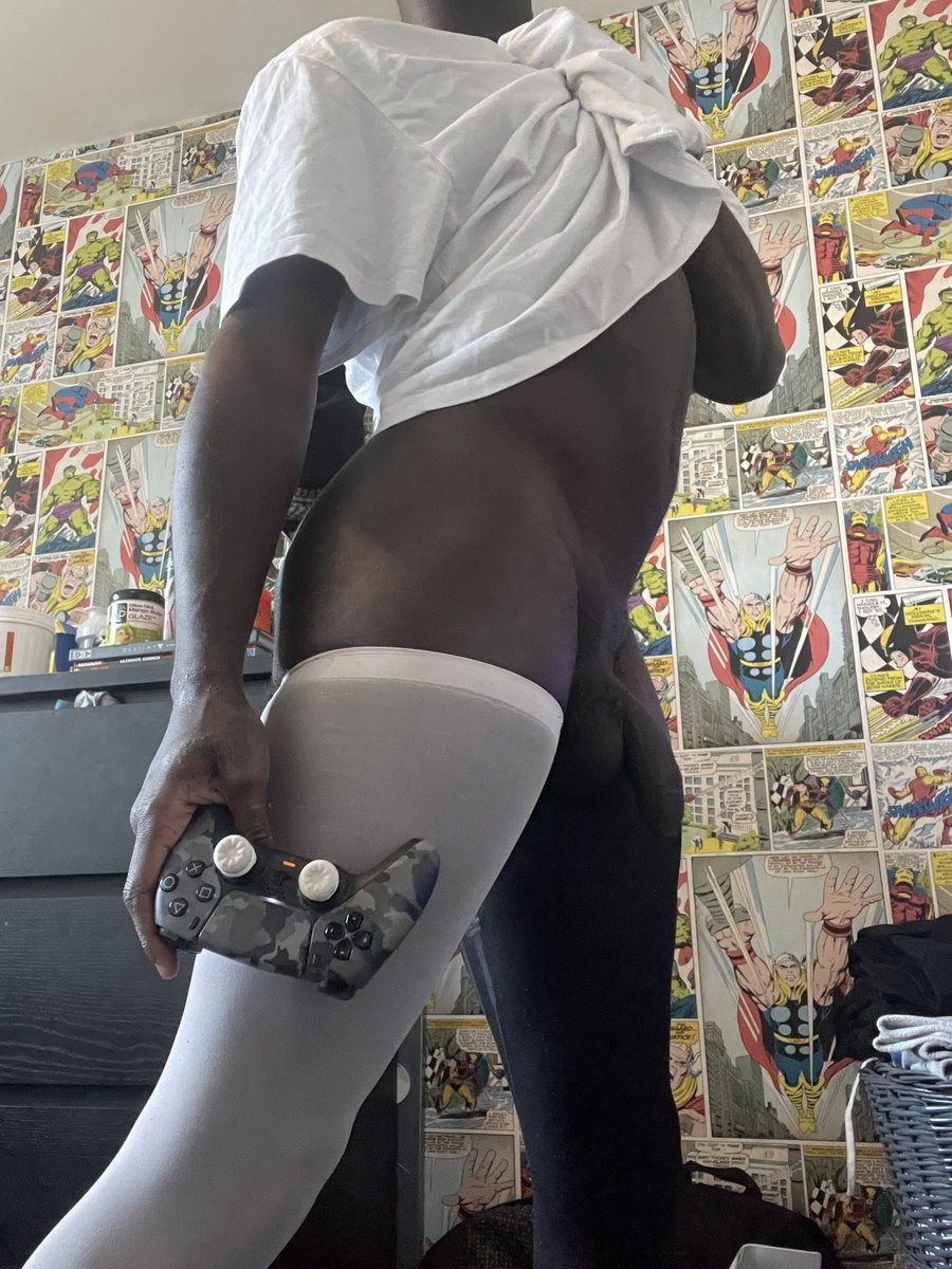 ThiccSenjin's tweet photo. You can do so much with over sized tops but how about you jump in it with me…? https://t.co/YFF458ZKV1