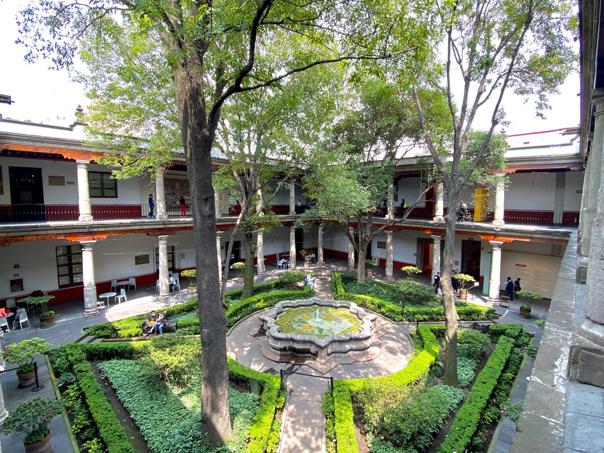 turismocdmx's tweet photo. 📚Museo Franz Mayer ⏳

Este recinto en el Centro Histórico es uno de los sitios #ImperdiblesCDMX.
Ven a conocerlo y aprecia las exposiciones de arte itinerantes, su bello patio central y su fascinante biblioteca histórica.

Conoce más en 👇https://t.co/1gHZOTgIbI https://t.co/FcF23J8bw1