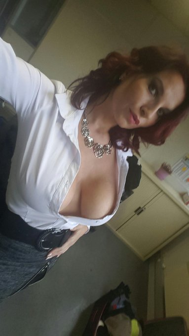 En mode secr&eacute;taire bien salope sur ces photos 😜😜😜💦💦💦 https://t.co/5AVDV0zu3F<a href="/tag/naturelle"class="tags"><span>#naturelle</span></a>