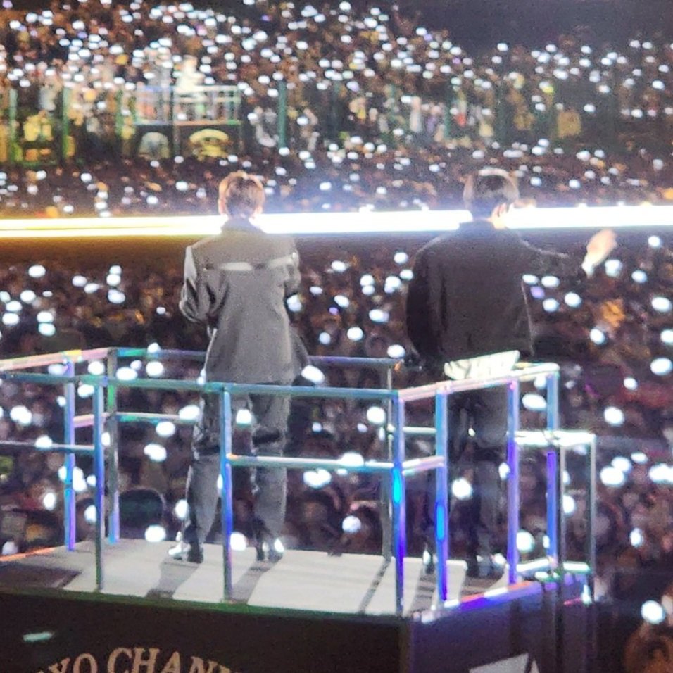 612gif's tweet photo. 🐶🐧🤍✨️ #baeksoo #baekdo https://t.co/sRkGaE9Sld
