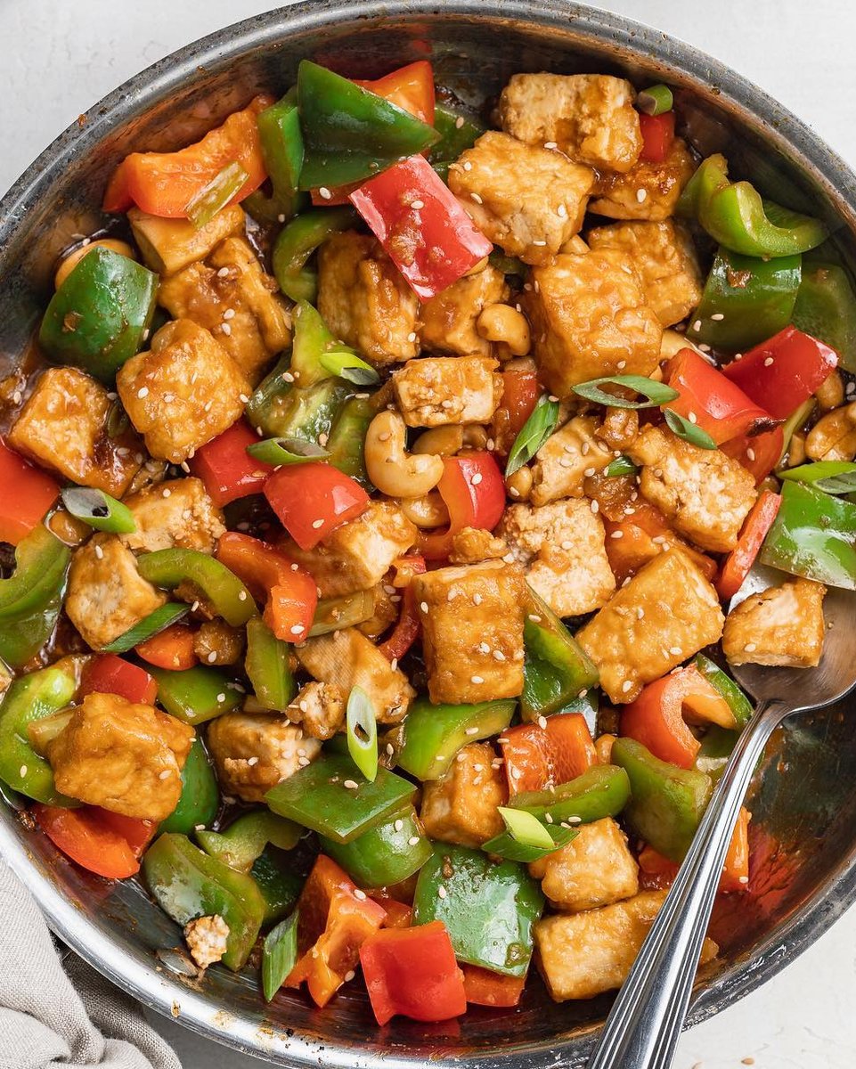 We can't stop thinking about this bowl of Kung Pao Tofu by @samdoesherbest (IG)🤩

You can make this dish gluten free by following our simple Chickpea Tofu recipe. It combines only 6 ingredients to make a homemade, GF take on tofu.

Find the recipe here bit.ly/3xYAvWe