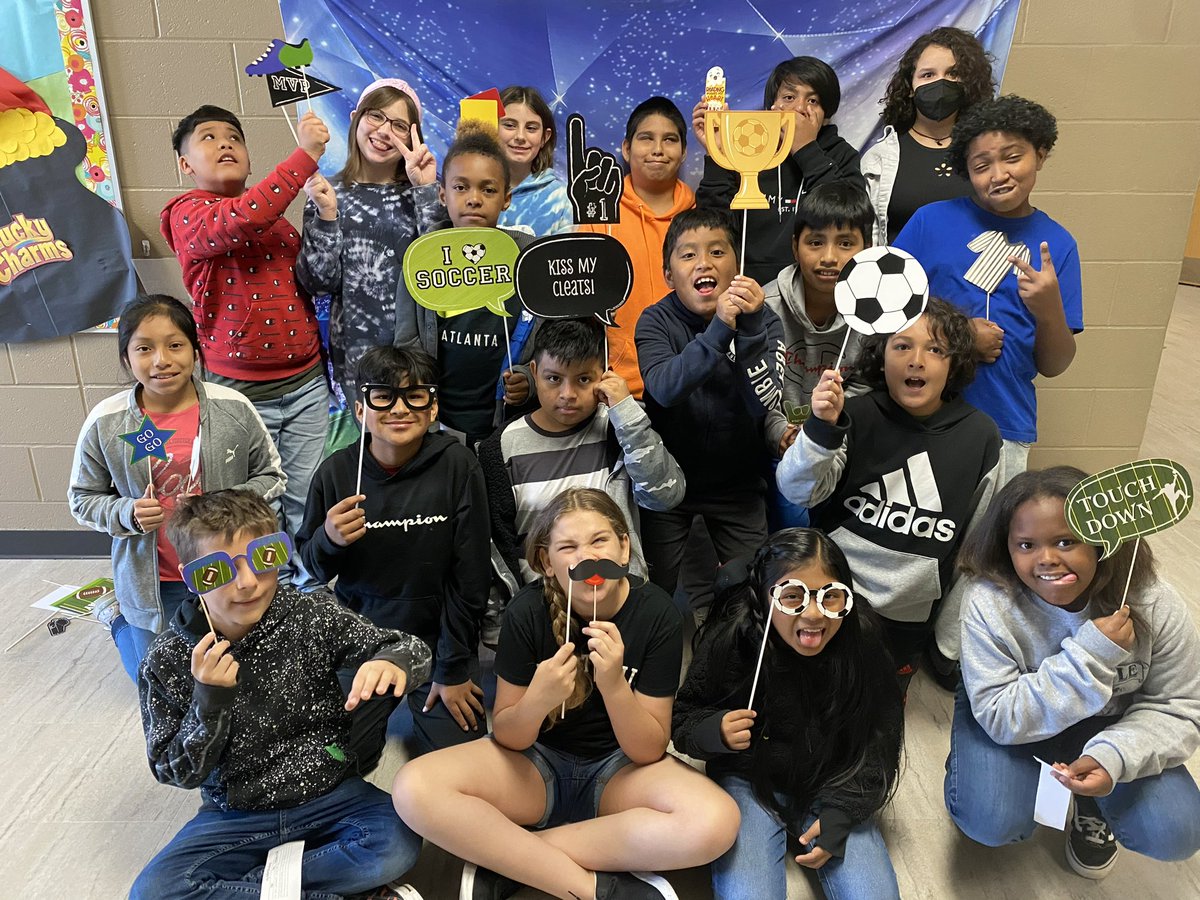 What better way to start the week than with book fair 🤩 <a href="/JamieSLester/">Jamie Lester</a>