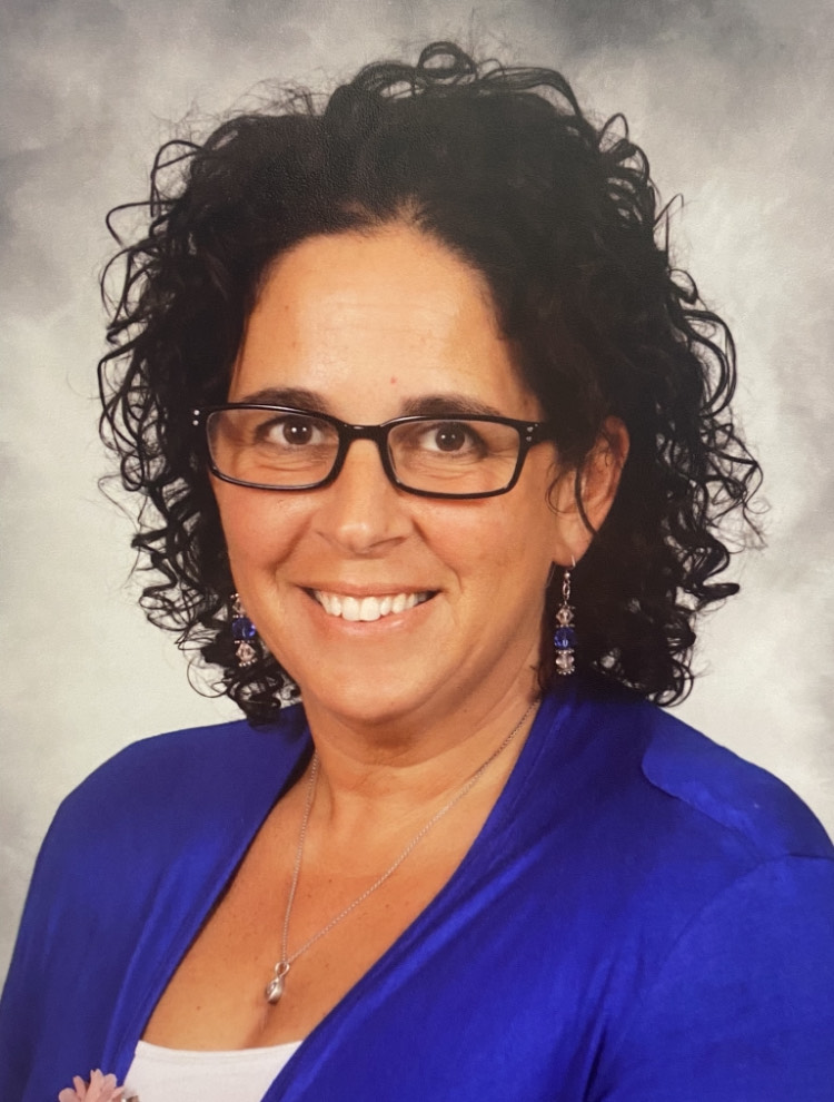DrGarciaHS's tweet photo. The Bulldog Family is proud to welcome Erica Green as our Boys and Girls Indoor Volleyball Coach. She played D1 in college and has been coaching in the area for the last 20+ years. Please reach out to her with any questions. Remember, Girls Volleyball starts in Aug! https://t.co/QRj3SmFHuc
