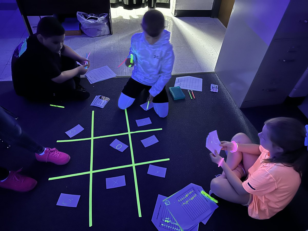 💡GLOW DAY ELA 💡 #TCAP ELA review = fun review of standards and easing tension for kids today! #makelearningfun @Woodland_JCS @jcityTNschools #JCSTechLeads