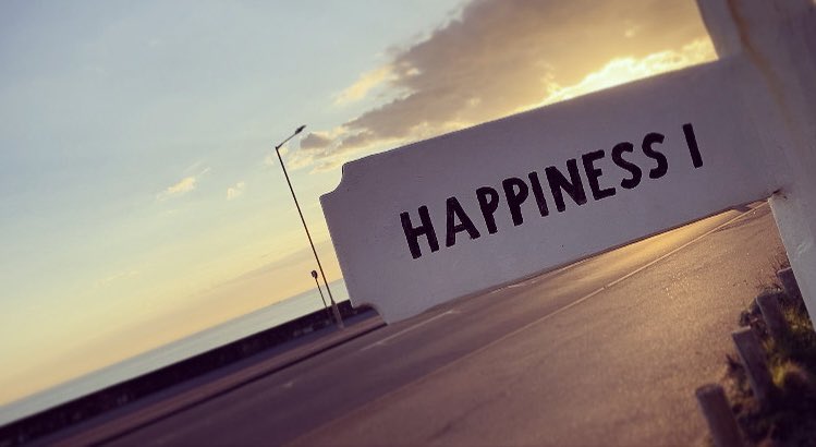 Natasha Bayes tweet media