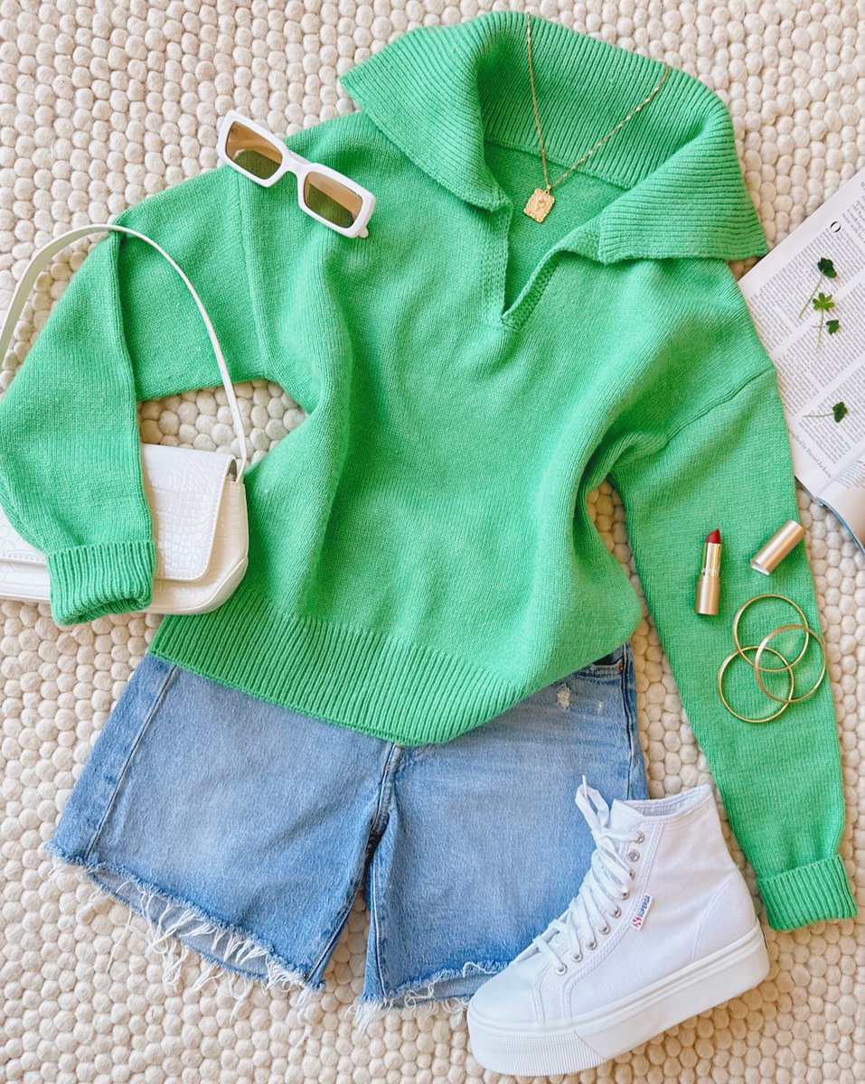 lulusdotcom's tweet image. happy Monday bbs! 💚 here&apos;s a lil reminder for you to wear your grrens 🥑🥦🥝 #lovelulus #springoutfit #springootd #springfashion

PRODUCTS:
🍏 Saturday Chic Green Pullover Sweater
🍏 501 Mid Thigh Cutoff Denim Shorts
🍏 2705 Hi Top White Flatform Sneakers