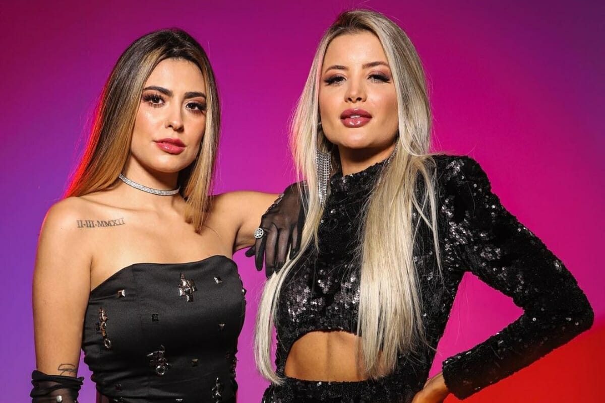 ObsFamosos's tweet image. May e Karen regravam grande sucesso pop dos anos 2000 | is.gd/chfggx
#KLB #MayEKaren