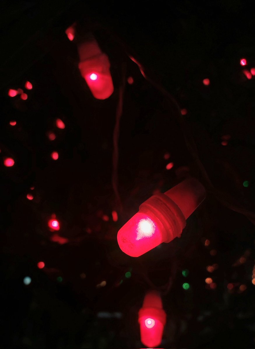 NikhaSab's tweet photo. Damn⚘️Red!
So I manifested living in mars for a moment...
 #Mars #Damn #Red #Colors #Lights #Pedantic #Philosophy https://t.co/CCSoiw85f7