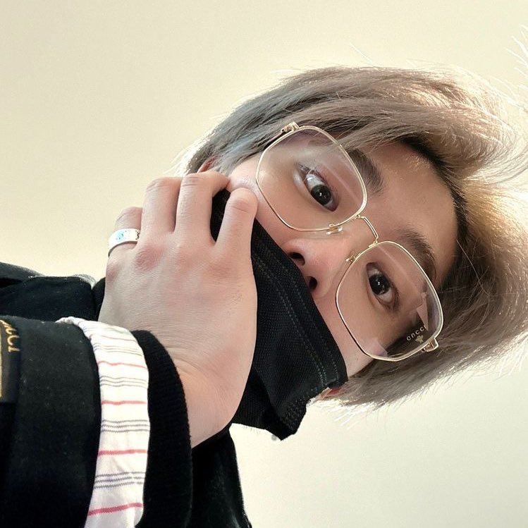 #minsung!au где джисон в очередной раз бинтует сердце старшего от новых повреждений, когда свое обливается кровью от переизбытка чувств. терпеть уже не получается, потому он и срывается на ли в одну из ночей, когда его бездумно обвиняют в безразличии к чужим чувствам.