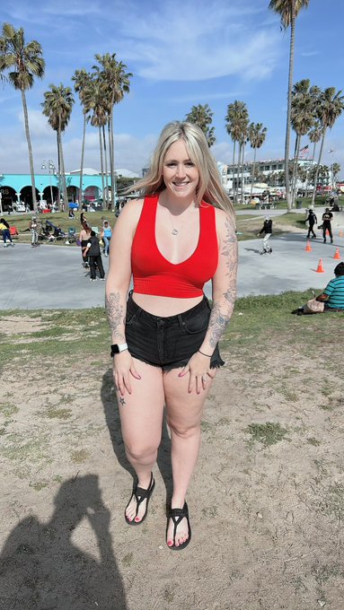 It&rsquo;s been a wild couple weeks.   Vegas ✅ LA ✅  Off to Chicago this week 😊 https://t.co/jz9O5PoeyC