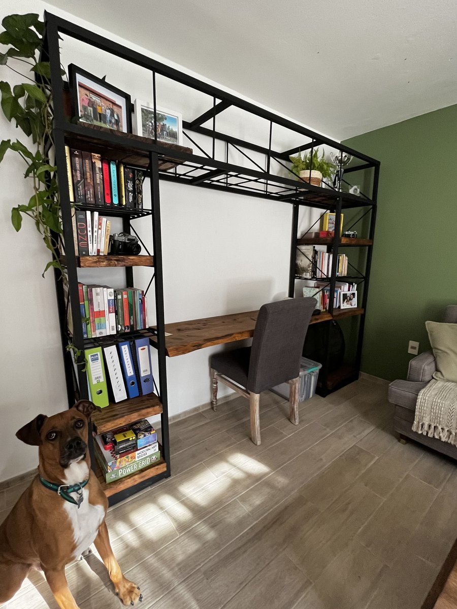 cambrignoni's tweet photo. Hace unos meses vi un mueble que me gustaba. Novio dijo que capaz no era muy difícil hacer algo parecido. El resultado después de cortar, soldar, pintar:
ESTA es la vara amigas. https://t.co/uAjB6T8xkV