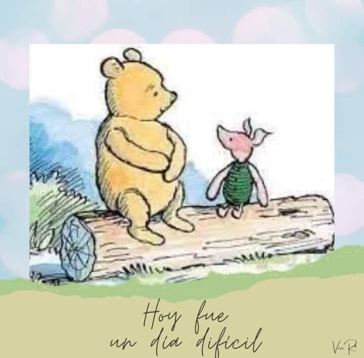 “Hoy fue un día difícil”, dijo Pooh. 
-Hubo una pausa.
- “¿Quieres hablar de ello?”, preguntó Piglet.
- “No”, dijo Pooh después de un rato. “No, creo que no quiero”.
- “Está bien”, dijo Piglet, y vino y se sentó junto a su amigo.
- “¿Qué estás haciendo?”, preguntó Pooh.
- “N…