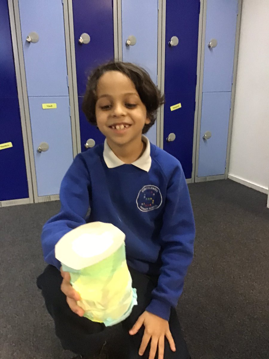MissCallanan4's tweet photo. @ShacklewellE8 In 4W we also made our very own lamps in DT (Spring 1) and Pouches in Spring 2. 

Thank you to the families for bringing in resources for the students to use to create these pieces. https://t.co/nbRoeAzZIB