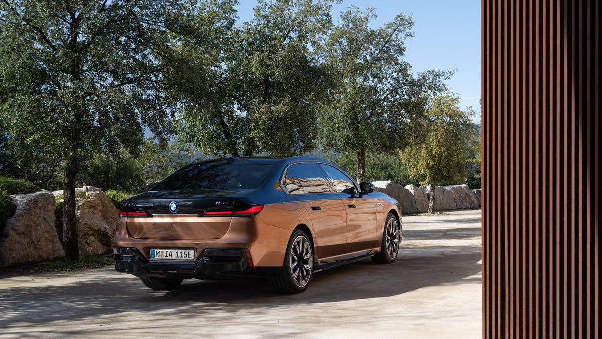 BMW tweet media