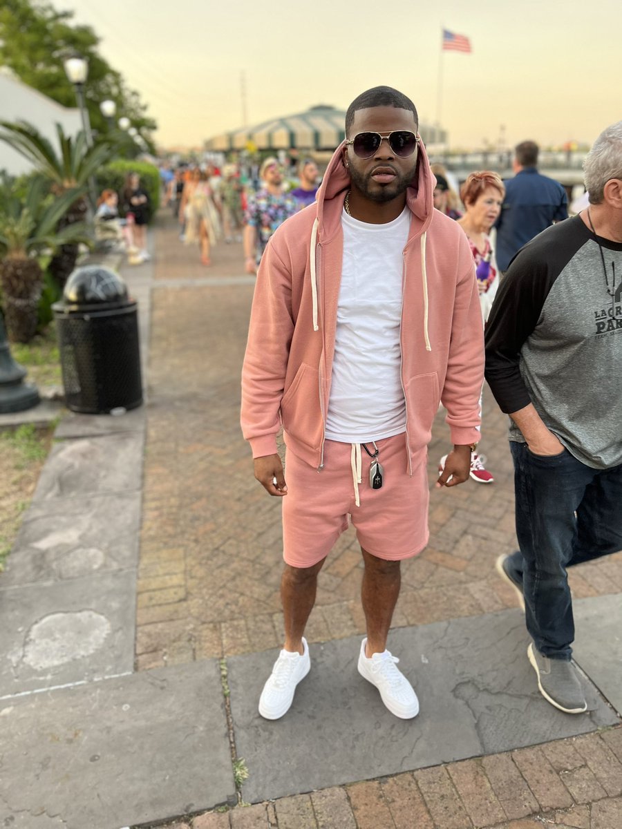 gjarmaul's tweet photo. Let’s be real about life, im living proof just keep living 🤞🏽
#GodSon
#Blessed
#ManOfCharacter
#AlphaMale
#BigFatJr https://t.co/ZxjJjJRIsl