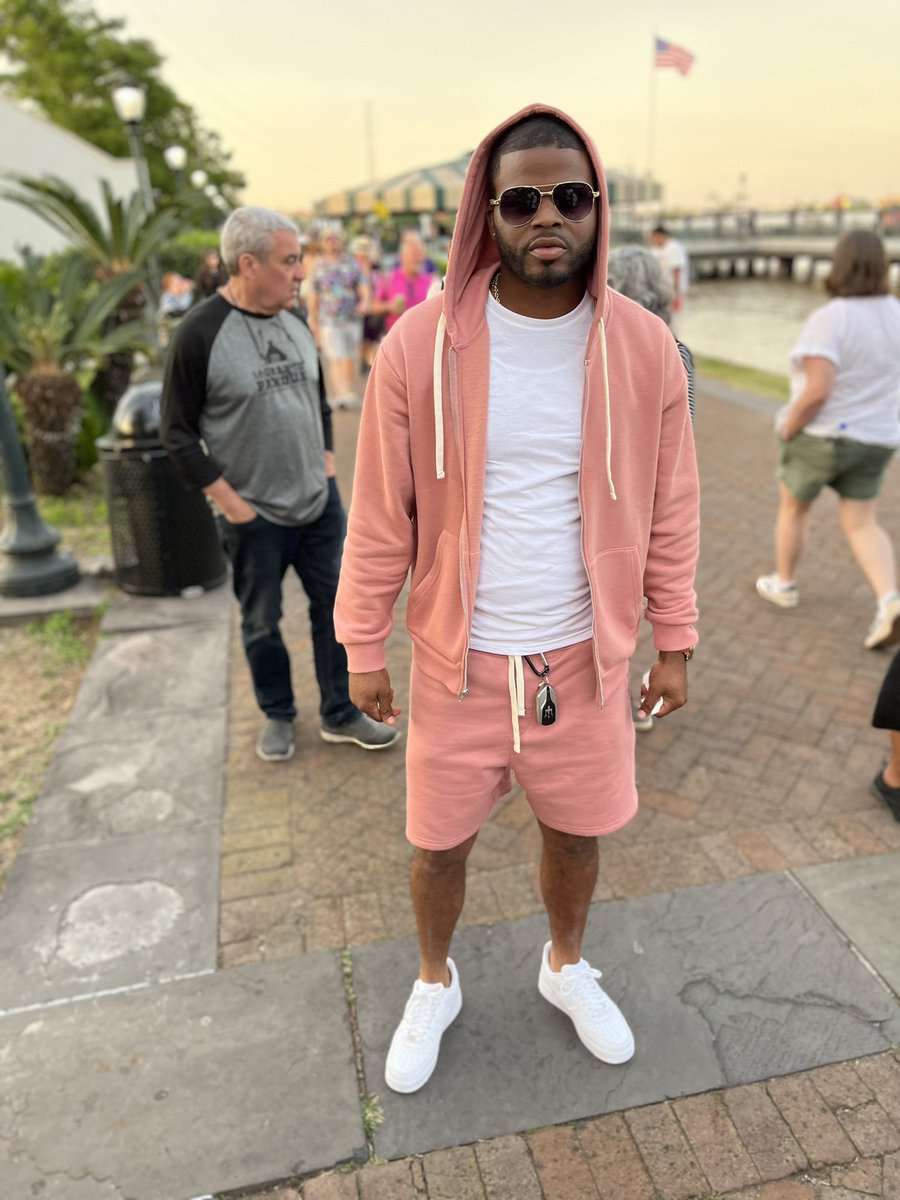 gjarmaul's tweet photo. Let’s be real about life, im living proof just keep living 🤞🏽
#GodSon
#Blessed
#ManOfCharacter
#AlphaMale
#BigFatJr https://t.co/ZxjJjJRIsl
