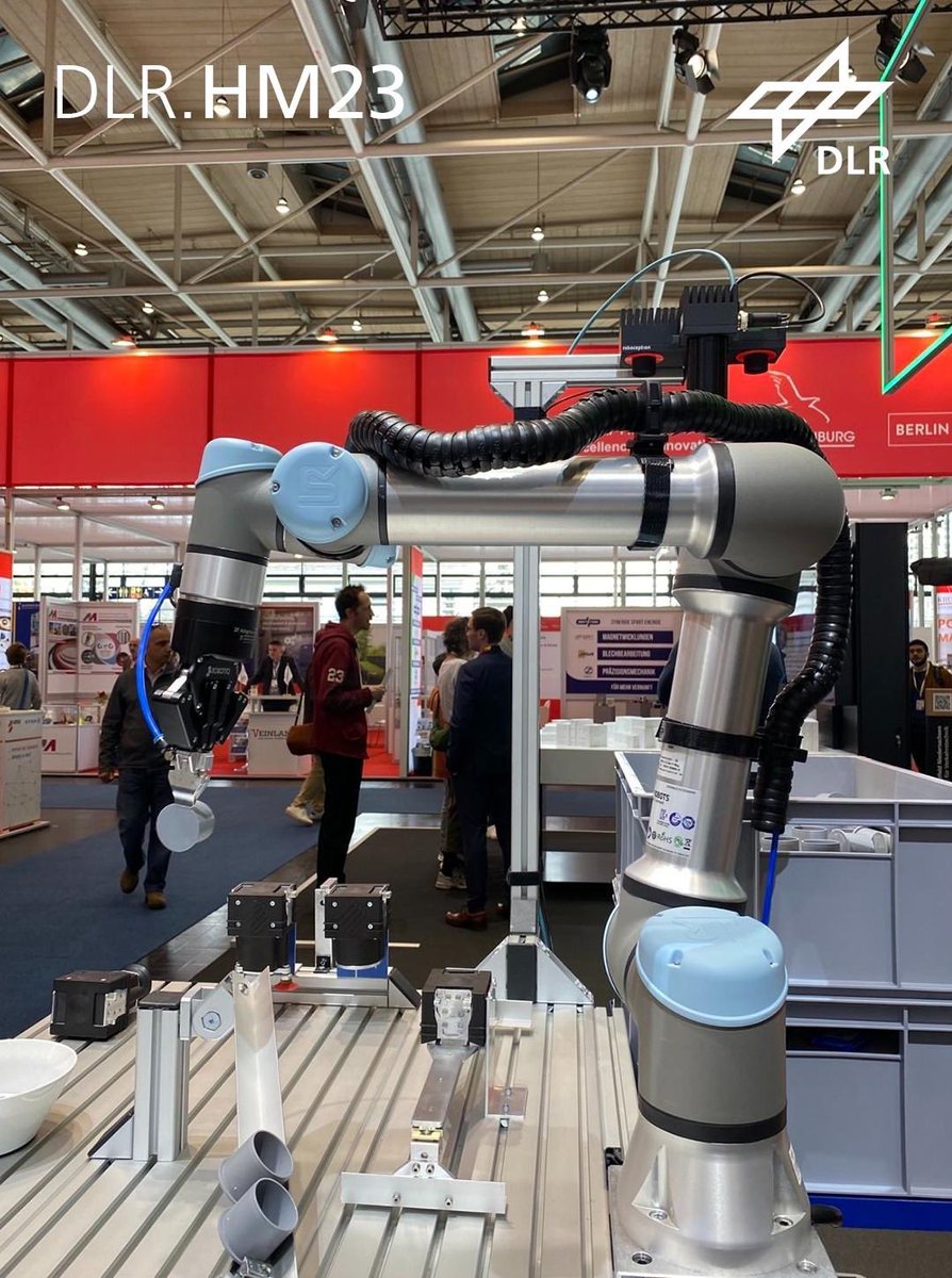 This innovative technology was developed by the DLR spin-off 'Leverage Robotics'.💡 Flexible &amp; intelligent tooling enables shorter set-up times in multitasking applications. The robot can assist in areas such as logistics, assembly &amp; machine loading. 🦾 #HM23
