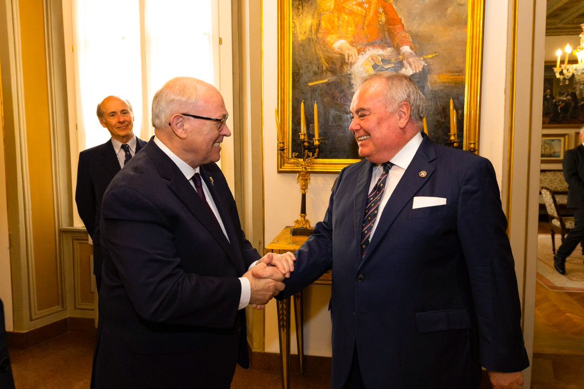 Cette année, nous célébrons 15 ans de relations officielles entre l'Ordre Souverain de Malte et le Canada.Ce fut un honneur d'être reçu par le Lieutenant du Grand Maître, Fra' John Dunlap.  Son Excellence est le premier Canadien  à être à la tête de l'Ordre.