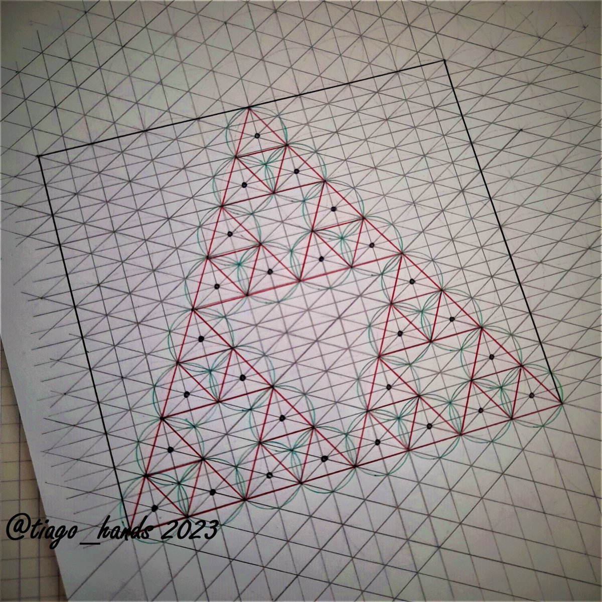 tiago_hands's tweet photo. This is what the optimum configuration for the #sierpinskipyramid should look like, and from here deciphering all the sequences should be fairly easy. The geometry always comes before the numbers. ๐๏ธ๐ #seedoflife #isometricgrid https://t.co/YOj7YLI2pW