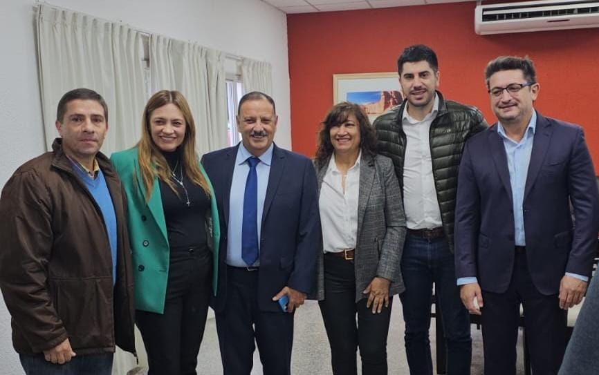 Vamos a trabajar junto a nuestra comunidad por más inclusión,  más trabajo,  más oportunidades.
Nos sumamos todas y todos por el crecimiento y desarrollo de Chilecito y La Rioja.
Más ❤️
Más Ricardo 
Más Tere
Más Silvia
Más Fernando 
Más Raul