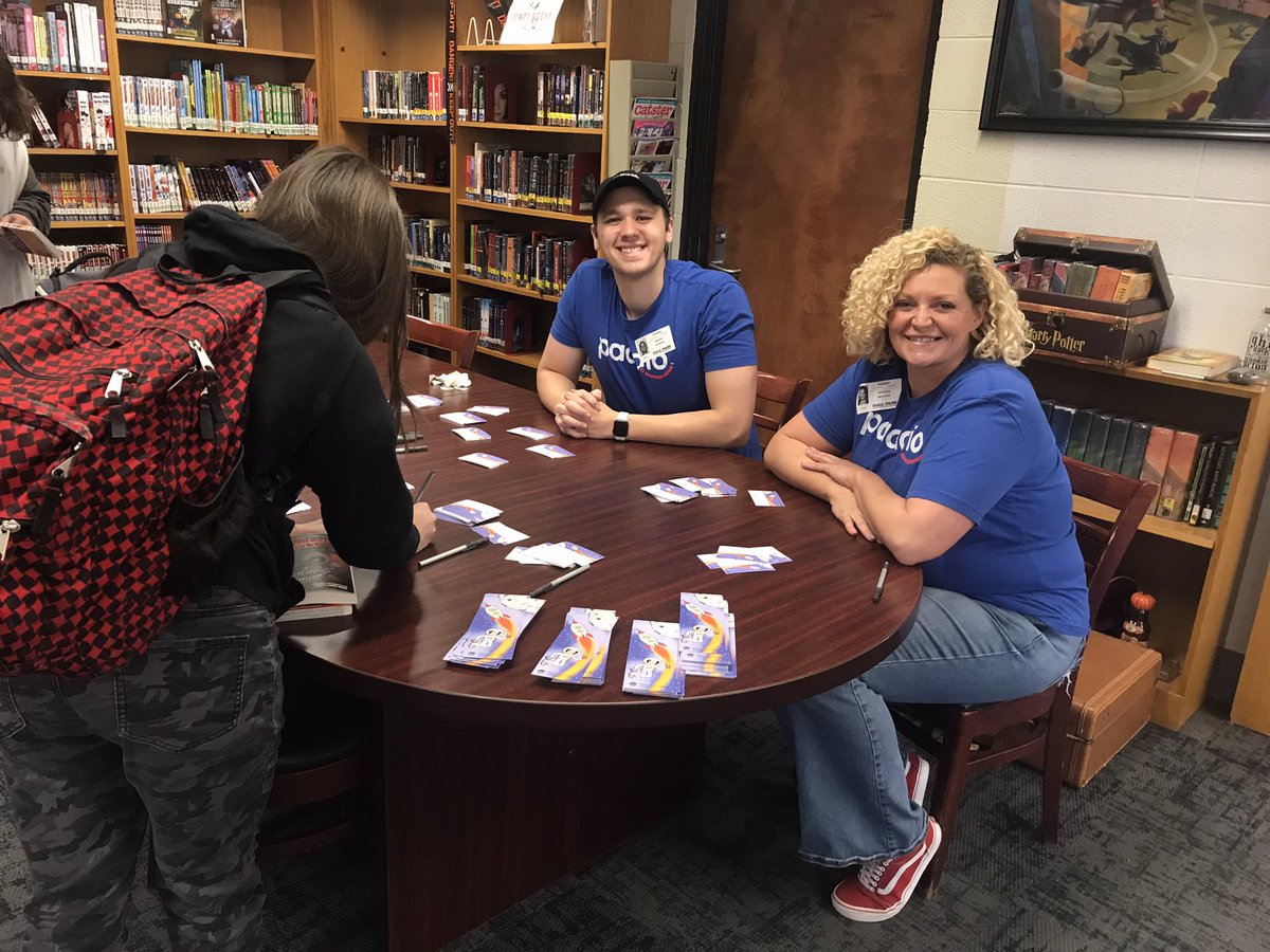 AngieBuis1's tweet image. A book fair sponsored by @veteransunited means every student @ReedAcademy1 is picking out 2 FREE books to take home. They are grateful, surprised and excited! #accesstobooks #spslib #middleschoollibrarian