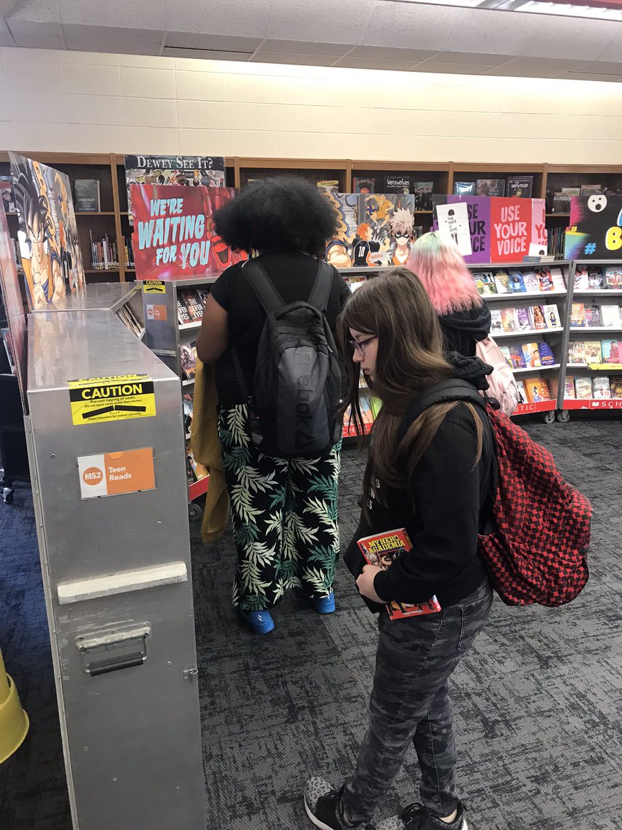 AngieBuis1's tweet image. A book fair sponsored by @veteransunited means every student @ReedAcademy1 is picking out 2 FREE books to take home. They are grateful, surprised and excited! #accesstobooks #spslib #middleschoollibrarian