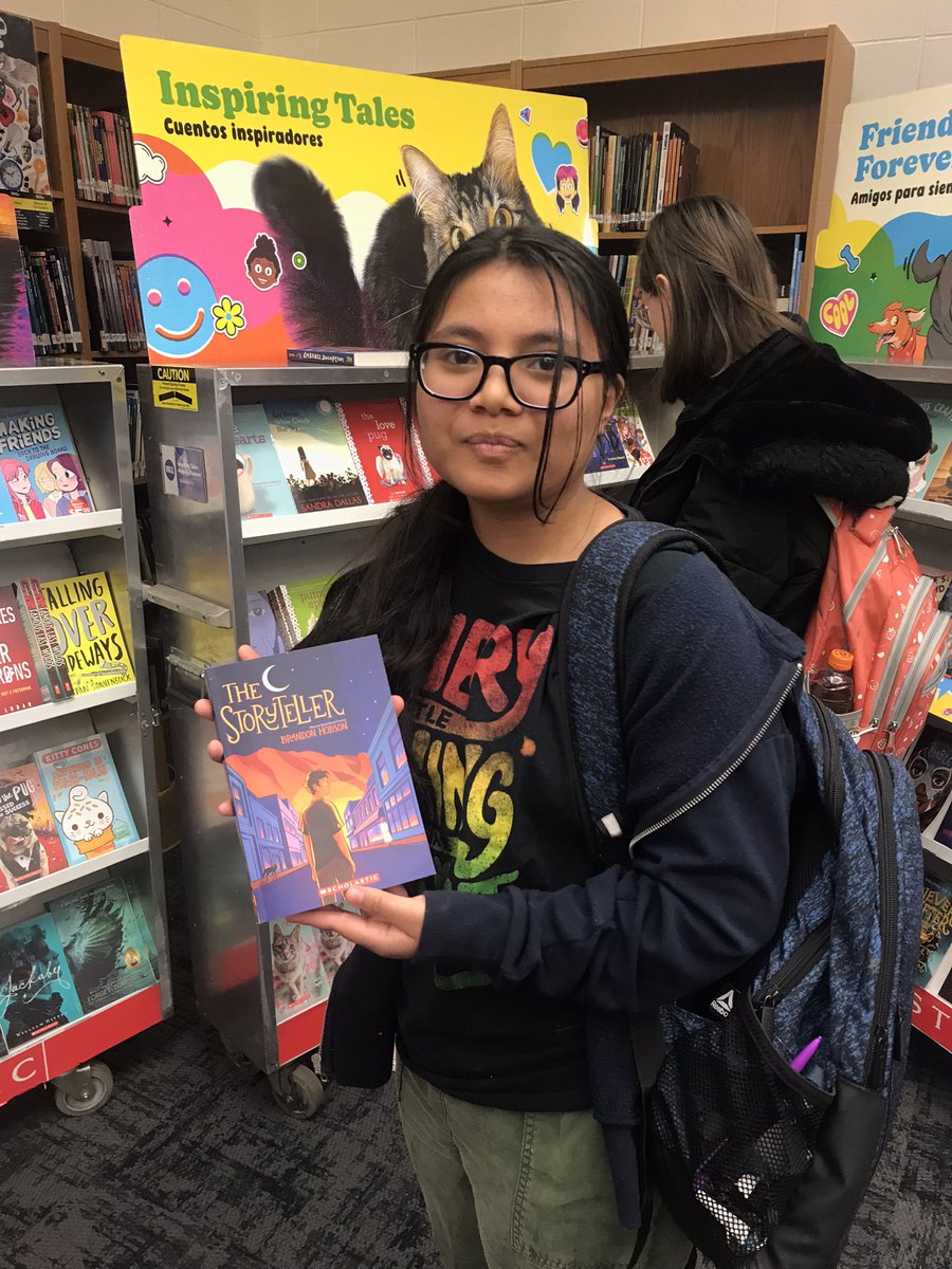 AngieBuis1's tweet image. A book fair sponsored by @veteransunited means every student @ReedAcademy1 is picking out 2 FREE books to take home. They are grateful, surprised and excited! #accesstobooks #spslib #middleschoollibrarian