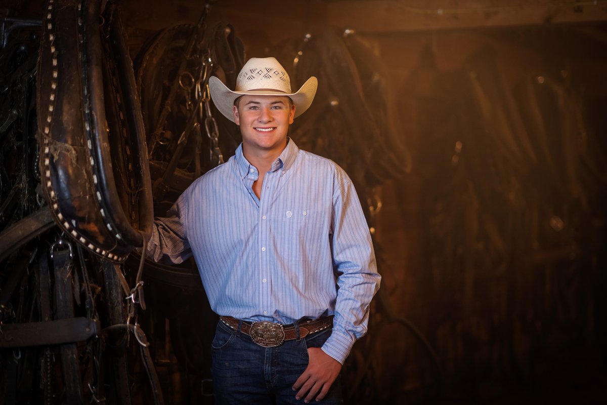 DiamondBar1901's tweet photo. The youngest of the Jones family graduates from high school in one short month. Lance's senior year has flown by! 📷: KC Creations Photography https://t.co/Q5LOupCBxM