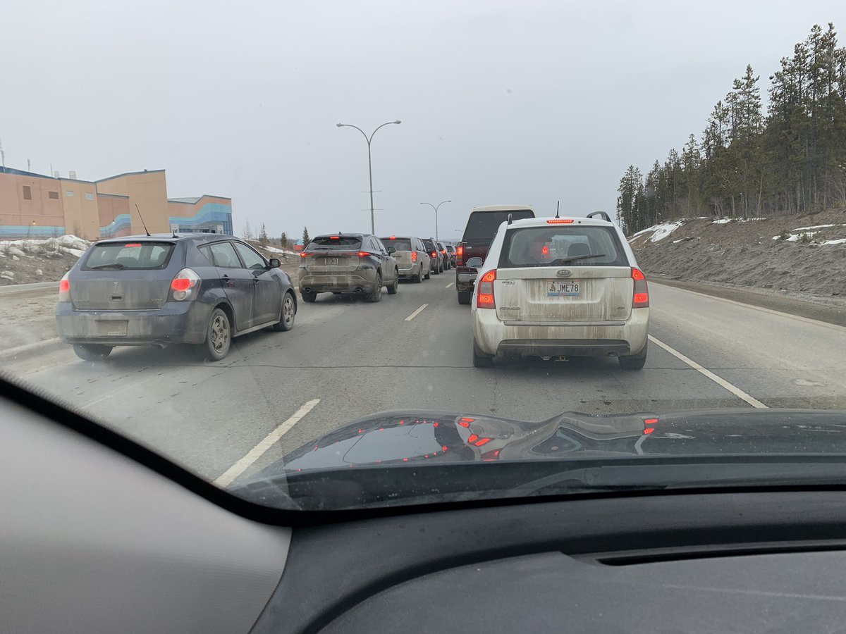 Toofrigid's tweet photo. Monday morning traffic snarl and snow flurries! https://t.co/ipEkcWhvpY