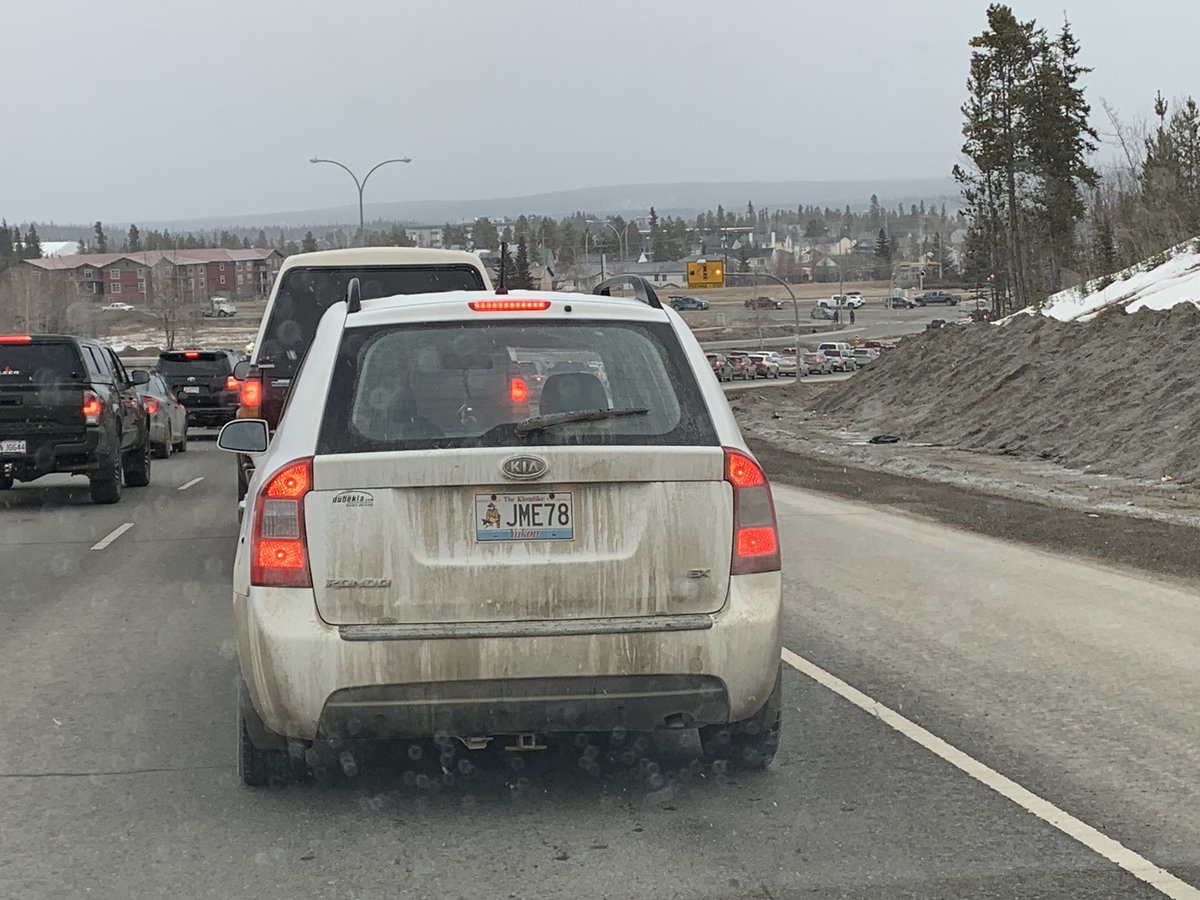 Toofrigid's tweet photo. Monday morning traffic snarl and snow flurries! https://t.co/ipEkcWhvpY