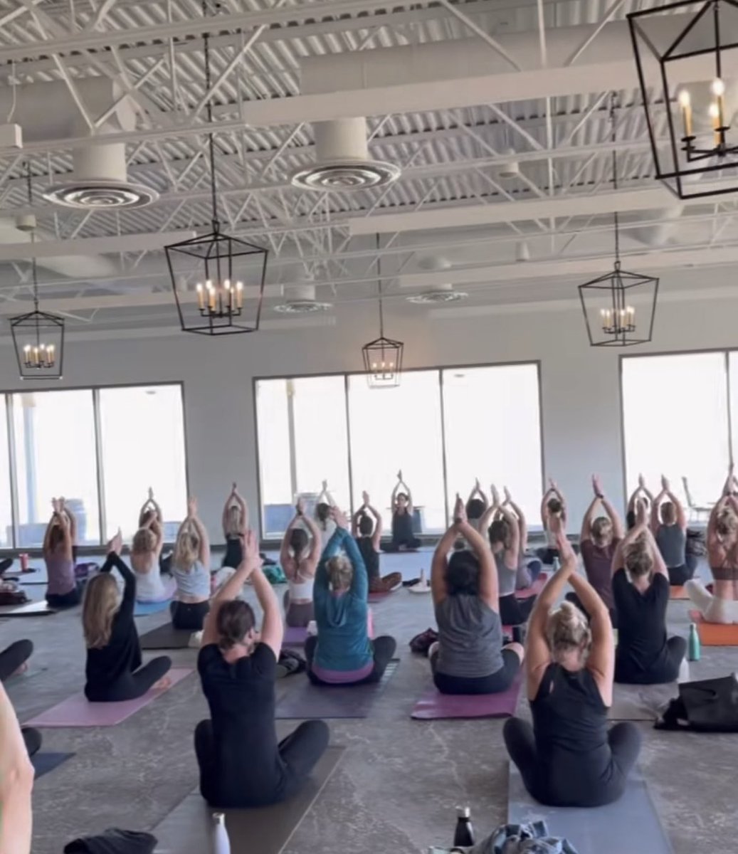 @Angela Urquhart Osborne another successful yoga event @RavineVineyard Estate Winery this past weekend #visitniagara #notl @Town_of_NOTL @NOTLtv @NOTLLocal #yoga #wellness #communityevents #yogainthevineyard #ravinevineyardestatewinery #stdavids #virgil