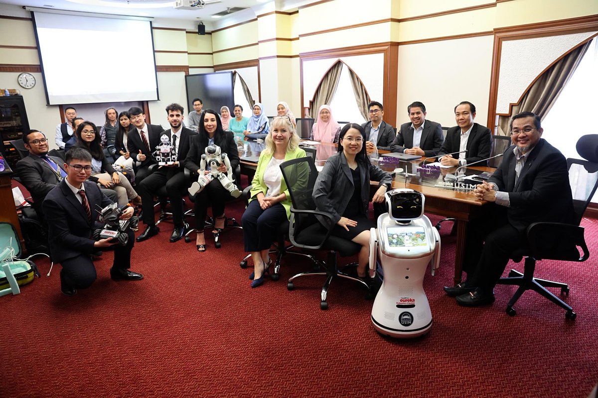 EsyinChew's tweet photo. What a fruitful day @usim for MoA discussion and strategic plan to set up the EUREKA Satellite Lab. 

Special moments can be found here: https://t.co/7gzSNmihyk

I look forward to receive you @my_British @MOHEOfficial @UKinMalaysia in May 
@eurekarobot @cardiffmet @TaithWales https://t.co/gwK8cqBCll