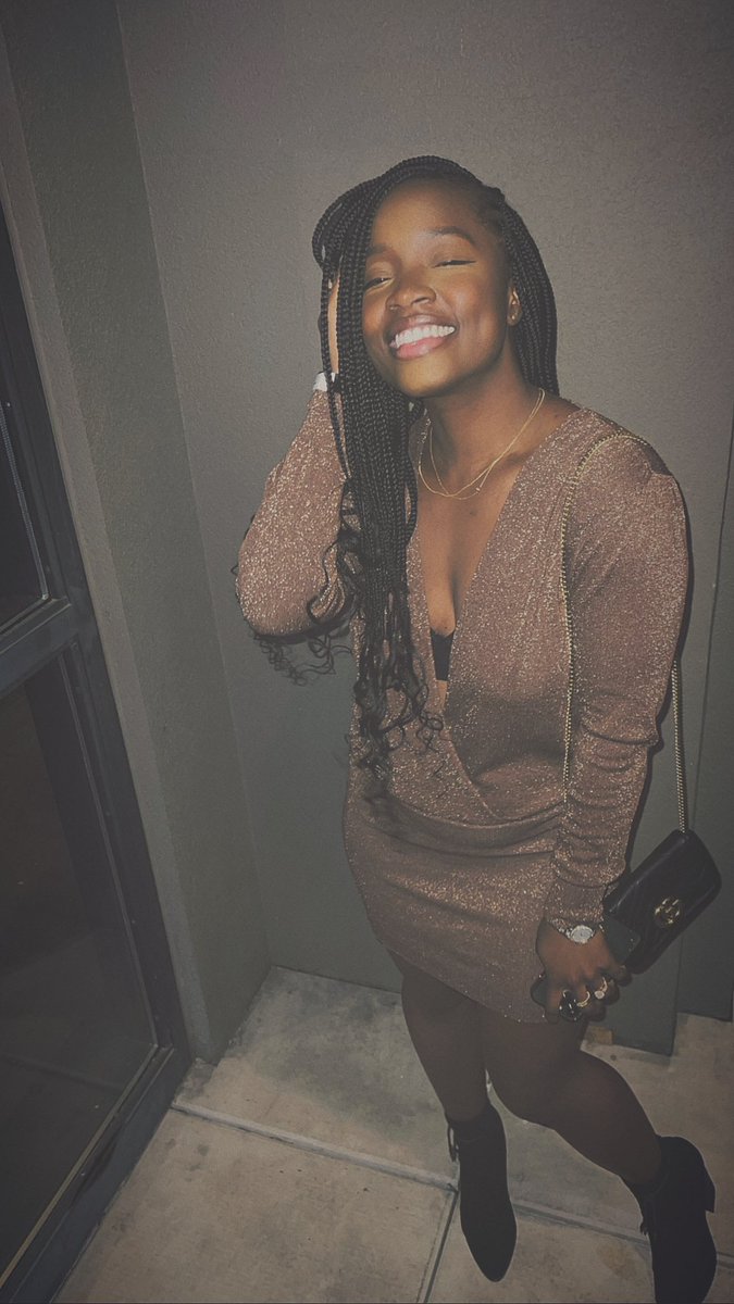 Holla_Bae's tweet photo. I should’ve went home 5 hours before this whew 😅🫶🏾 #BAW https://t.co/we0Oxux7yT
