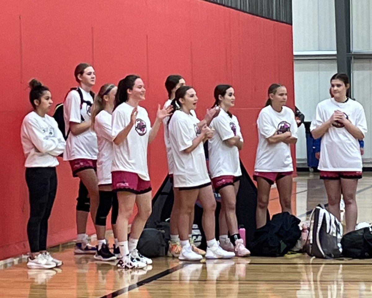 Great start to the season for 17U Rise, going 3-1 in the Takeoff in Lincoln! Balanced scoring led by @maggiejanetynan in the middle! @NebraskaAttack