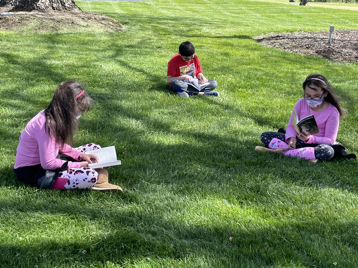 MACS Micro-School students love to read! We decided to spend a little time enjoying the weather and reading some good books! <a href="/MACSchools/">Mount Airy City Schools</a> <a href="/WillardPenny/">Penny Willard</a> #MACSmicro