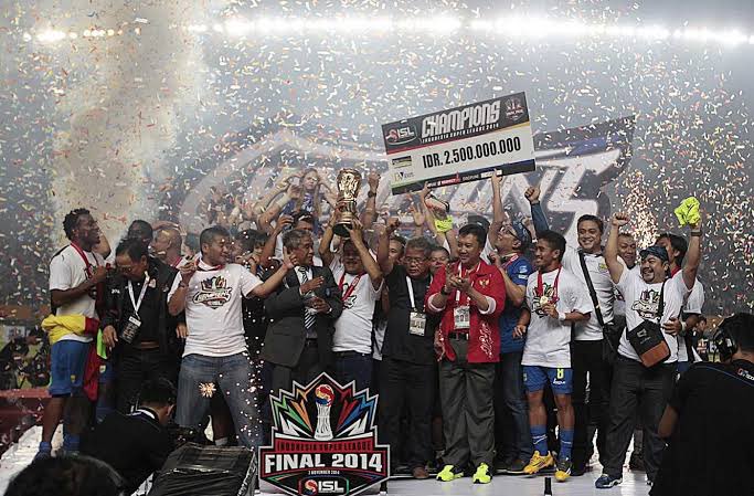 RedGank_PSM's tweet photo. Mimin kampungan atau MEMAMG apa di,, kok hanya TROPY Ya #dudet https://t.co/gKUlzbTg1f