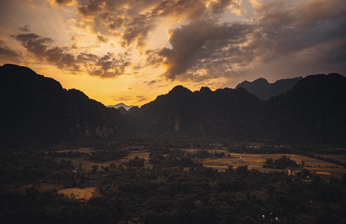 Balade aerienne au delà des montagnes du Laos.

Sûrement l’un des plus beaux moments de mon voyage en Asie.