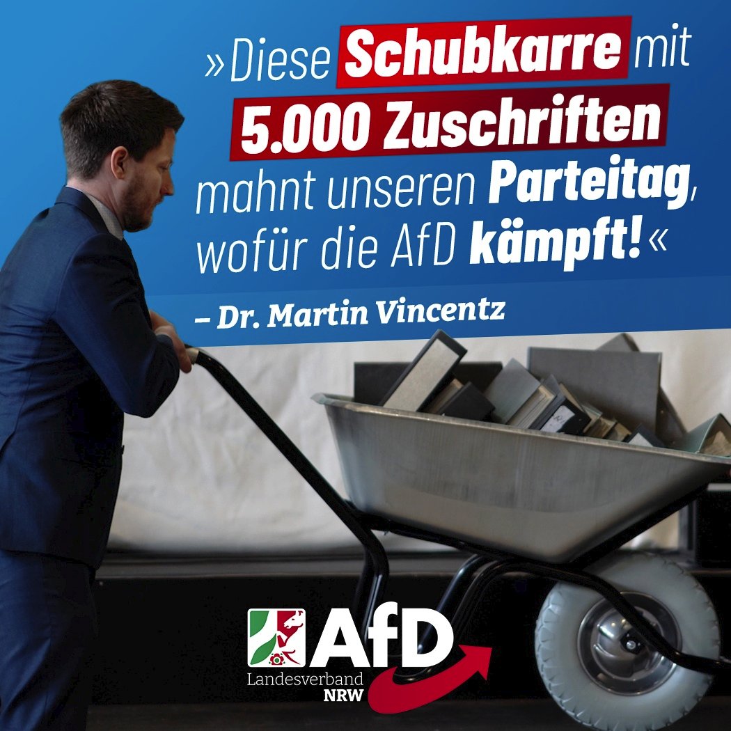 ++ Dr. Martin <a href="/Vincentz_AfD/">Dr. Martin Vincentz</a> bringt Schubkarre mit tausenden Zuschriften auf #AfD-Parteitag! ++
Wir hören euch! 
Deshalb ist es für uns Auftrag und Mahnung zugleich: Vergessen wir nie, wofür und für wen wir kämpfen!
➡️ facebook.com/AfDfuerNRW/pho…