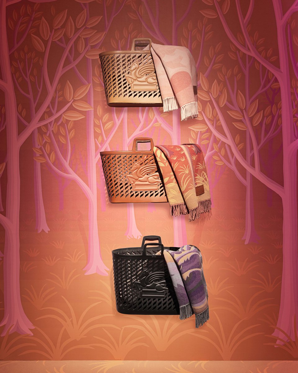 EtroOfficial's tweet photo. Woven Spectrum: a dreamy installation of soft visual artworks created by American artist #AmyLincoln in collaboration with Creative Director #MarcoDeVincenzo. Featuring at #Etro Home Collection Boutique for #MilanDesignWeek. https://t.co/9gvyg3Xeoz