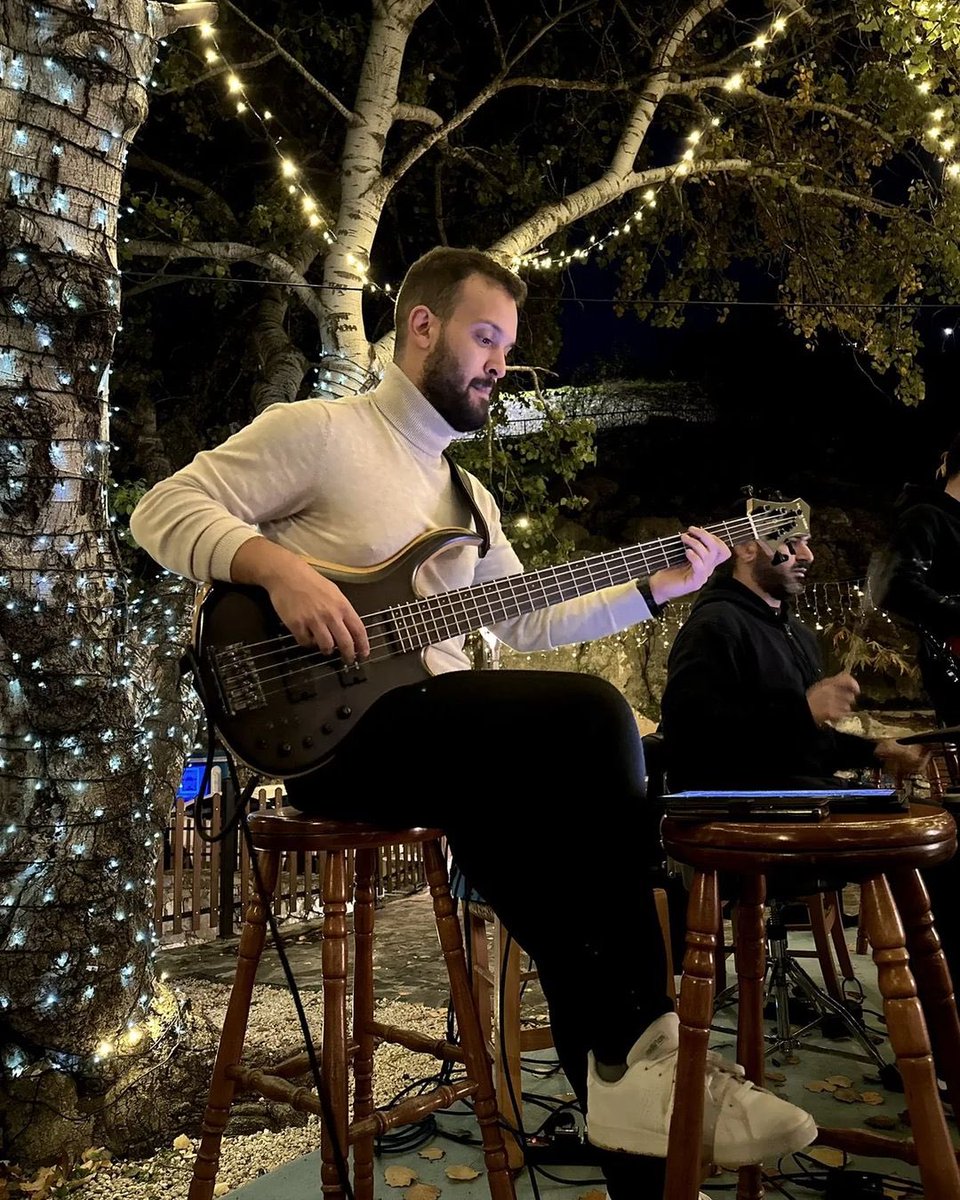 sireusaofficial's tweet photo. In the mood to play wherever. The Sire M7โs modern sound, look, and feel, featuring its one-piece hard Maple neck with the Edgelessโข fingerboard make the whole gear play-ready. Get one now from any Sire dealers near you.
#JoyOfMusic #SireM7 #MarcusMiller #SolidSire https://t.co/sbYx0KvSOv